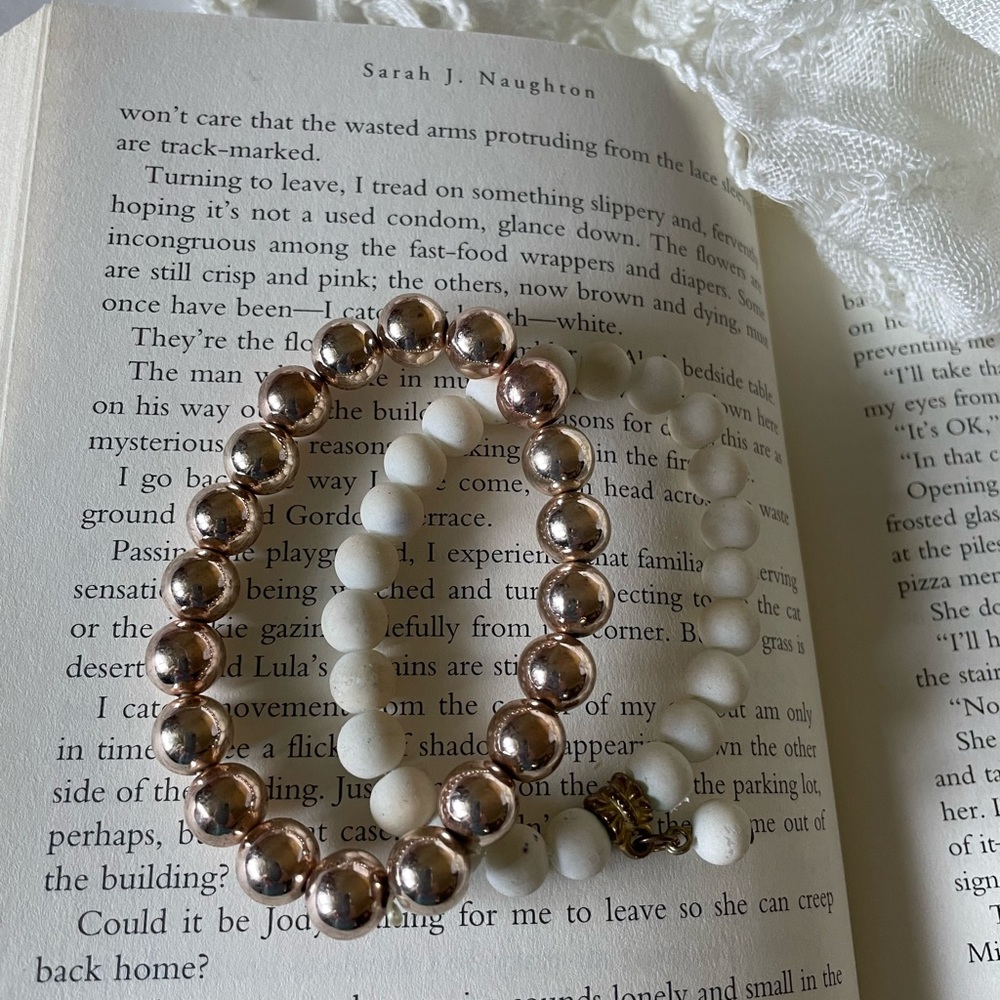 Gold tone, white rubber beads stretchy bracelet 2 strands
